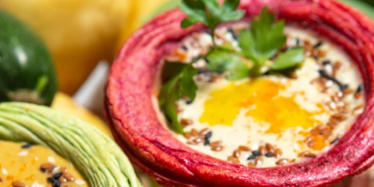 Rôzne druhy polievok v chlebovom poháriku v Soupculture Prešov