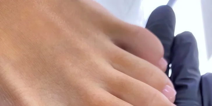 Klasická aj wellness pedikúra s možnosťou lakovania alebo gél laku