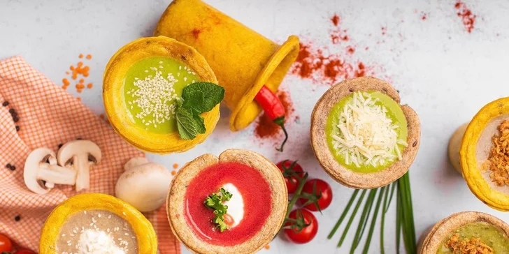 Rôzne druhy polievok v chlebovom poháriku v Soupculture Prešov