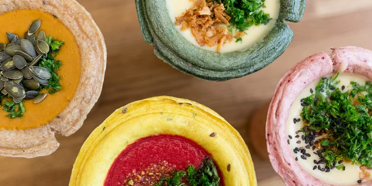 Rôzne druhy polievok v chlebovom poháriku v Soupculture Prešov