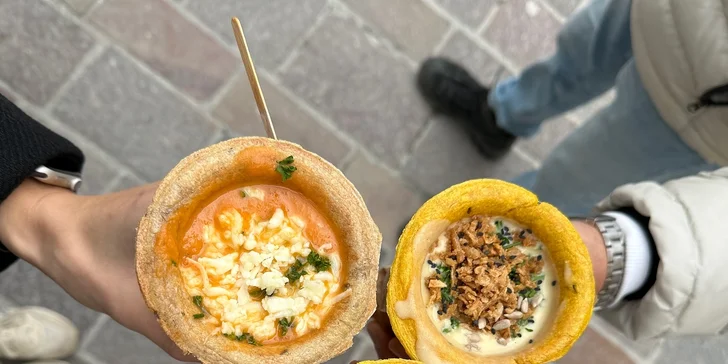 Rôzne druhy polievok v chlebovom poháriku v Soupculture Prešov