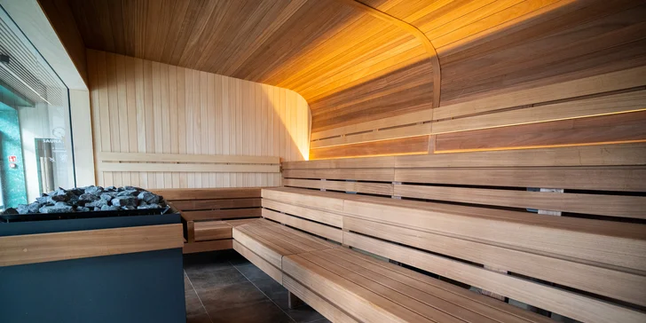 Pokojná dovolenka pri Straszyńskom jazere: raňajky, sauna, detské ihrisko, výlety do Gdanska