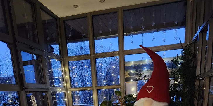 Silvestrovský večierok vo Vysokých Tatrách: bohaté menu, prípitok aj tombola