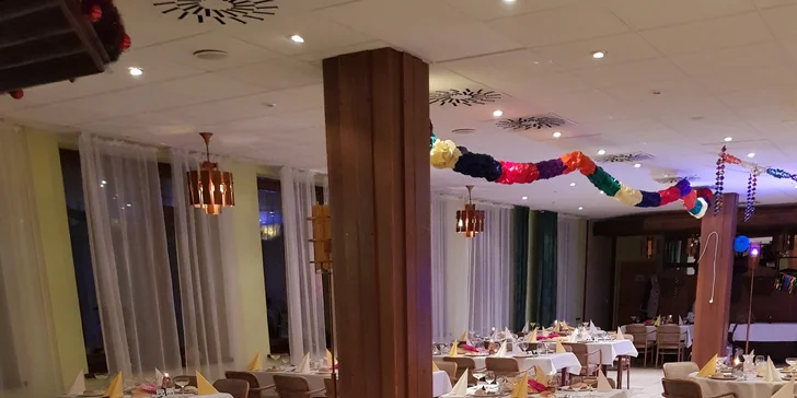 Silvestrovský večierok vo Vysokých Tatrách: bohaté menu, prípitok aj tombola