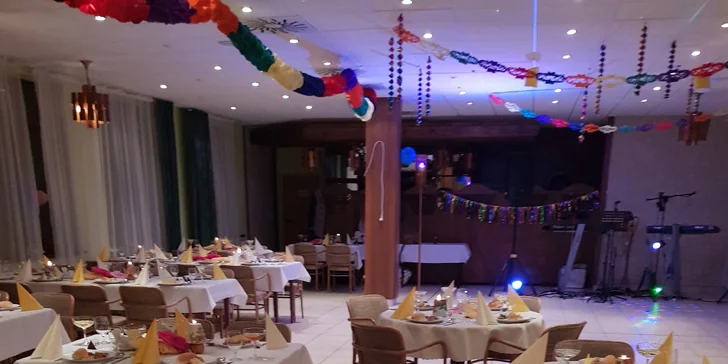 Silvestrovský večierok vo Vysokých Tatrách: bohaté menu, prípitok aj tombola