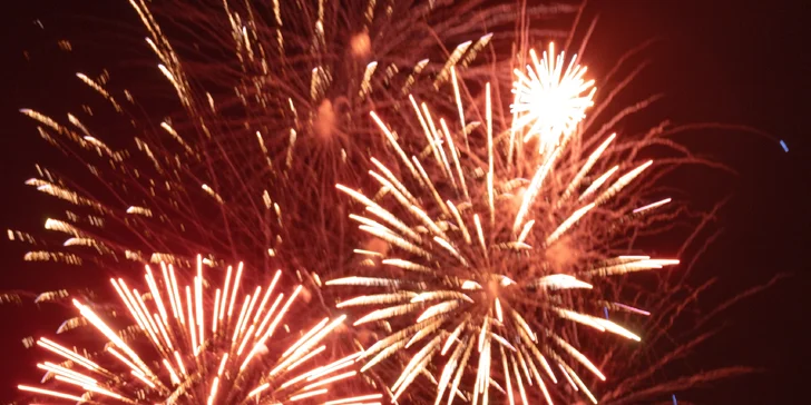 Silvestrovský večierok vo Vysokých Tatrách: bohaté menu, prípitok aj tombola