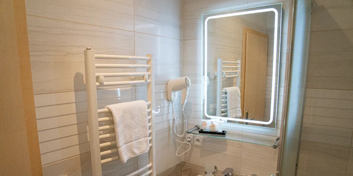 Resort Špindl pod Medvědínom: hotel pri lanovke, raňajky alebo polpenzia, vstupy do aquaparku