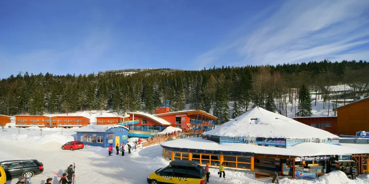 Resort Špindl pod Medvědínom: hotel pri lanovke, raňajky alebo polpenzia, vstupy do aquaparku