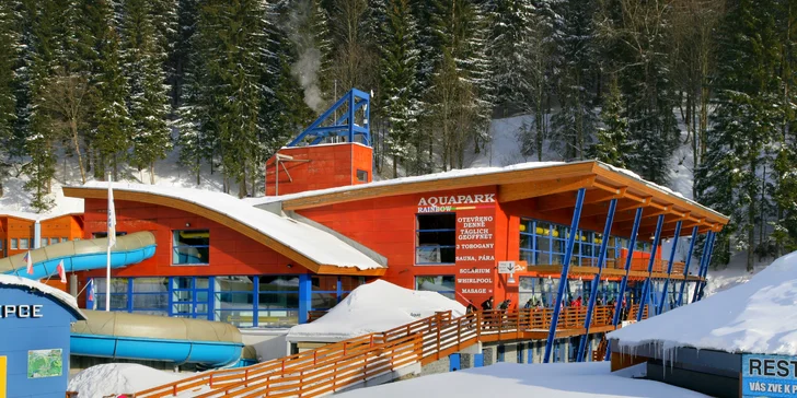Resort Špindl pod Medvědínom: hotel pri lanovke, raňajky alebo polpenzia, vstupy do aquaparku