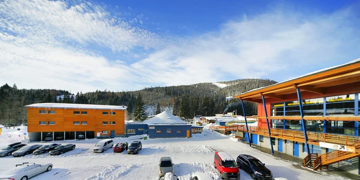 Resort Špindl pod Medvědínom: hotel pri lanovke, raňajky alebo polpenzia, vstupy do aquaparku