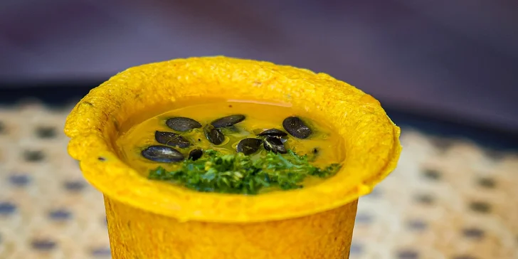 Soupculture Košice – polievka podľa výberu podávaná v jedlom chlebovom poháriku