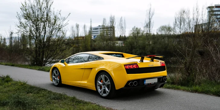 Lamborghini, Ford Mustang alebo Ferrari California T: Zážitková jazda v premávke