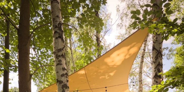 Zážitkové nocovanie vo vybavenom teepee: sprcha s teplou vodou, solárna elektrina aj kúpací sud