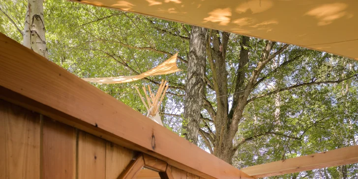 Zážitkové nocovanie vo vybavenom teepee: sprcha s teplou vodou, solárna elektrina aj kúpací sud