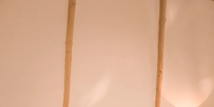 Zážitkové nocovanie vo vybavenom teepee: sprcha s teplou vodou, solárna elektrina aj kúpací sud