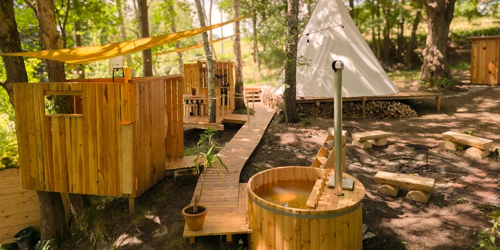 Zážitkové nocovanie vo vybavenom teepee: sprcha s teplou vodou, solárna elektrina aj kúpací sud