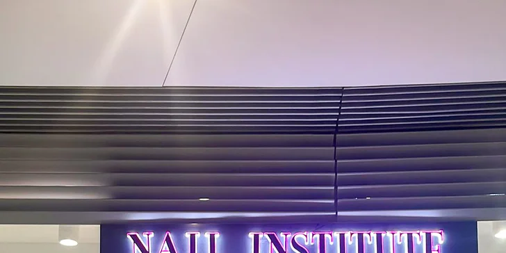 Klasická pedikúra alebo trvácna pedikúra s gél lakom