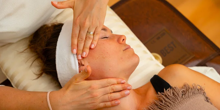 Masáž chrbta, reflexná masáž chodidiel alebo antistresová masáž hlavy