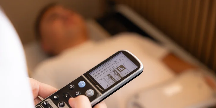 Masáž na lôžku CERAGEM alebo terapia infračerveným svetlom MITO Light