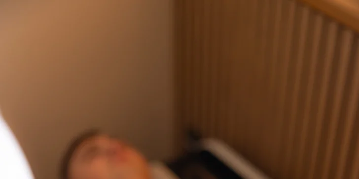 Masáž na lôžku CERAGEM alebo terapia infračerveným svetlom MITO Light