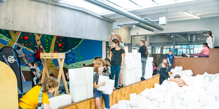 Adrenalín a zábava v lezeckom centre PRALEZ: Bouldrová stena, KIDZONE aj kurzy