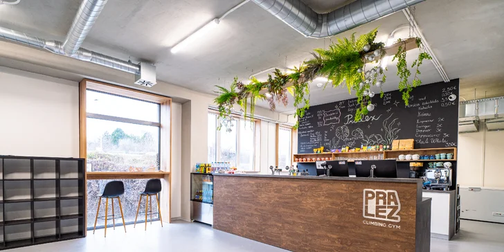 Adrenalín a zábava v lezeckom centre PRALEZ: Bouldrová stena, KIDZONE aj kurzy