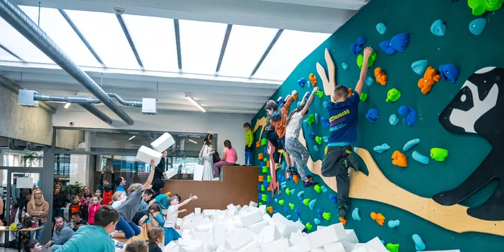 Adrenalín a zábava v lezeckom centre PRALEZ: Bouldrová stena, KIDZONE aj kurzy