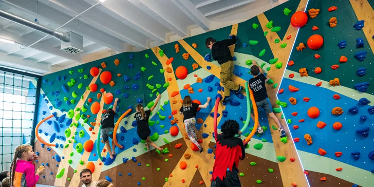 Adrenalín a zábava v lezeckom centre PRALEZ: Bouldrová stena, KIDZONE aj kurzy