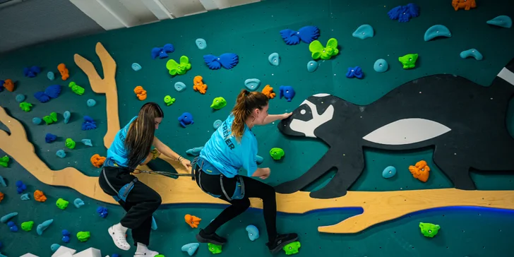 Adrenalín a zábava v lezeckom centre PRALEZ: Bouldrová stena, KIDZONE aj kurzy