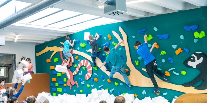 Adrenalín a zábava v lezeckom centre PRALEZ: Bouldrová stena, KIDZONE aj kurzy
