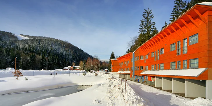 Resort Špindl pod Medvědínom: hotel pri lanovke, raňajky alebo polpenzia, vstupy do aquaparku