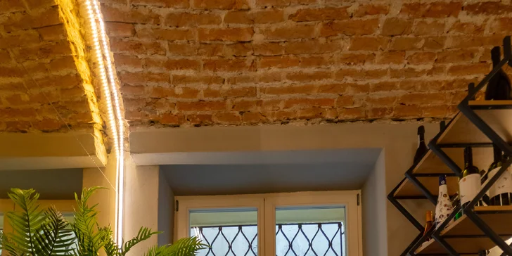 Raňajky pre dvoch v BENZE: párky, plnený croissant, omeleta, šunkovo-syrový tanier a iné