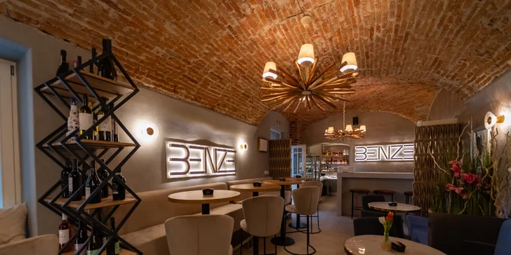 Raňajky pre dvoch v BENZE: párky, plnený croissant, omeleta, šunkovo-syrový tanier a iné