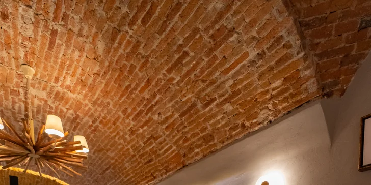 Raňajky pre dvoch v BENZE: párky, plnený croissant, omeleta, šunkovo-syrový tanier a iné