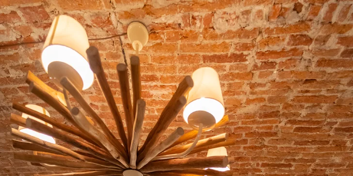 Raňajky pre dvoch v BENZE: párky, plnený croissant, omeleta, šunkovo-syrový tanier a iné