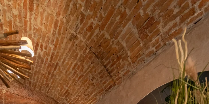 Raňajky pre dvoch v BENZE: párky, plnený croissant, omeleta, šunkovo-syrový tanier a iné