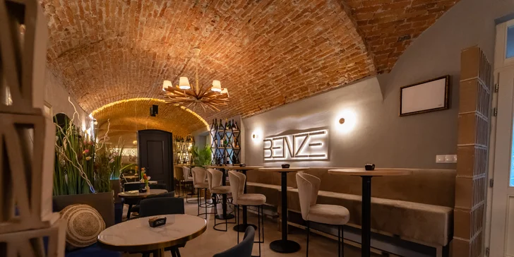 Raňajky pre dvoch v BENZE: párky, plnený croissant, omeleta, šunkovo-syrový tanier a iné