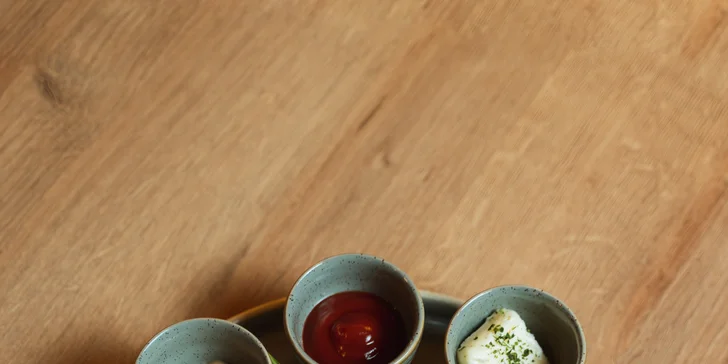 Raňajky pre dvoch v BENZE: párky, plnený croissant, omeleta, šunkovo-syrový tanier a iné