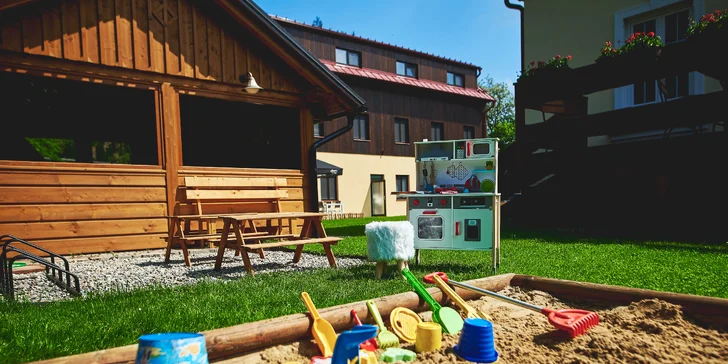 Bílá v Beskydoch: apartmány s kuchynkou, vstup do detského parku aj možnosť privátnej sauny