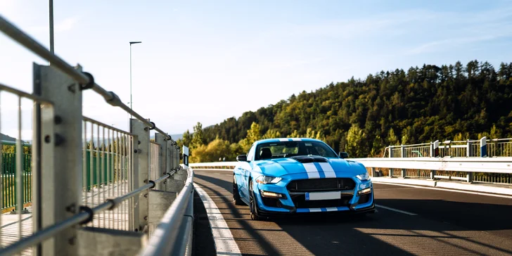 Zážitková jazda na Ford Mustang V8 GT500, Lamborghini Gallardo a Ferrari California T v premávke