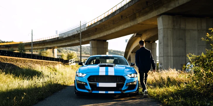 Zážitková jazda na Ford Mustang V8 GT500, Lamborghini Gallardo a Ferrari California T v premávke