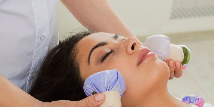 Relaxačná masáž tváre, krku a dekoltu bylinnými guľami