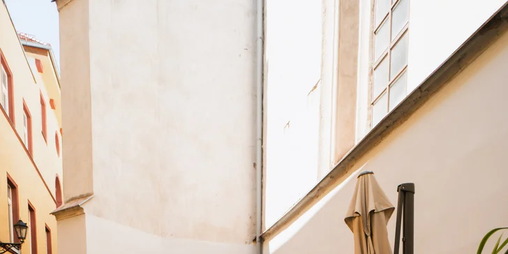 Raňajky pre dvoch v BENZE: párky, plnený croissant, omeleta, šunkovo-syrový tanier a iné