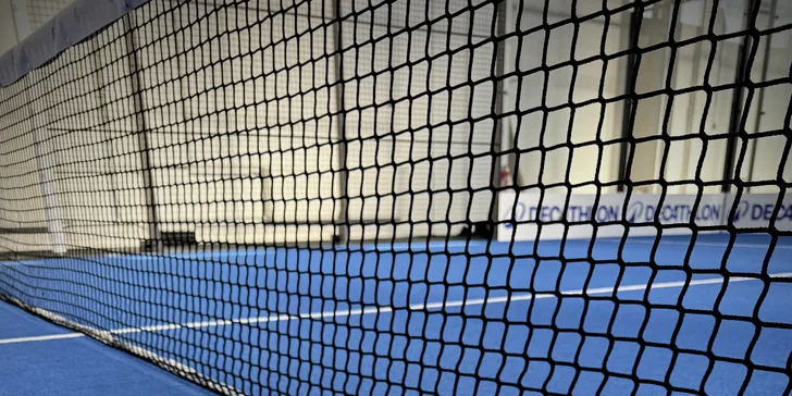 Prenájom kurtu na padel pre 2 až 4 osoby, zapožičanie loptičiek v cene