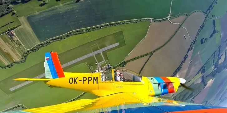 Tanec v oblakoch plný adrenalínu: akrobatický let lietadlom Zlín Z-142