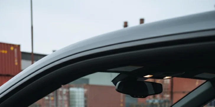 Zážitková jazda na Chevrolet Camaro, Lamborghnini Gallardo alebo Ferrari California T v premávke