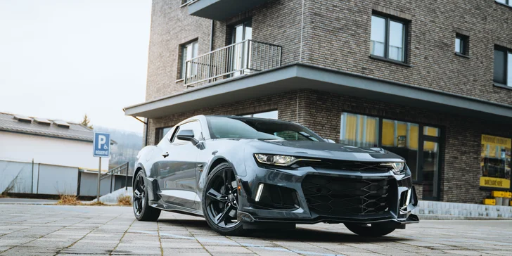 Zážitková jazda na Chevrolet Camaro, Lamborghnini Gallardo alebo Ferrari California T v premávke