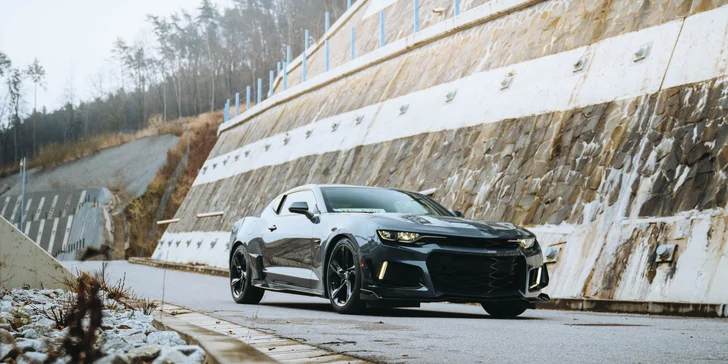 Zážitková jazda na Chevrolet Camaro, Lamborghnini Gallardo alebo Ferrari California T v premávke