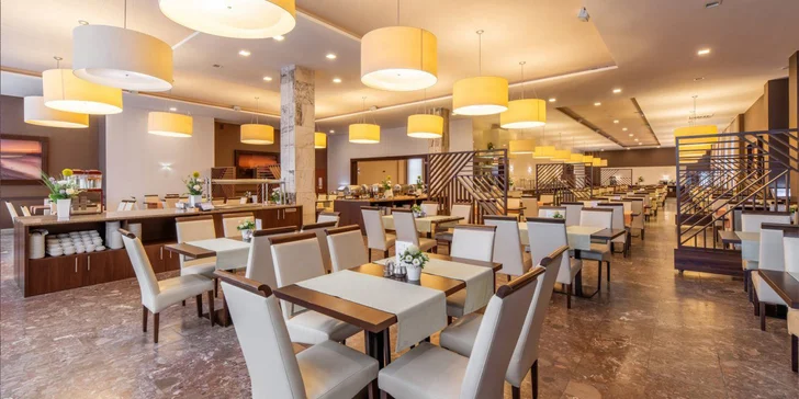 Dovolenka pri Baltskom mori: hotel pri pláži a lesoch národného parku, wellness a polpenzia