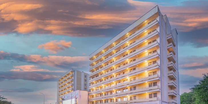 Dovolenka pri Baltskom mori: hotel pri pláži a lesoch národného parku, wellness a polpenzia